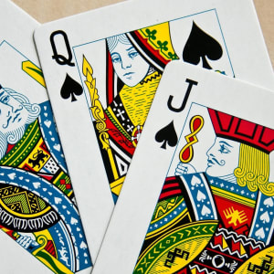 Reglas y estrategias para el póquer de tres cartas